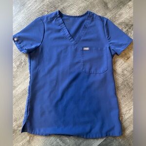 Figs set with damage. Pulling to top as pictured. Small hole to bottoms